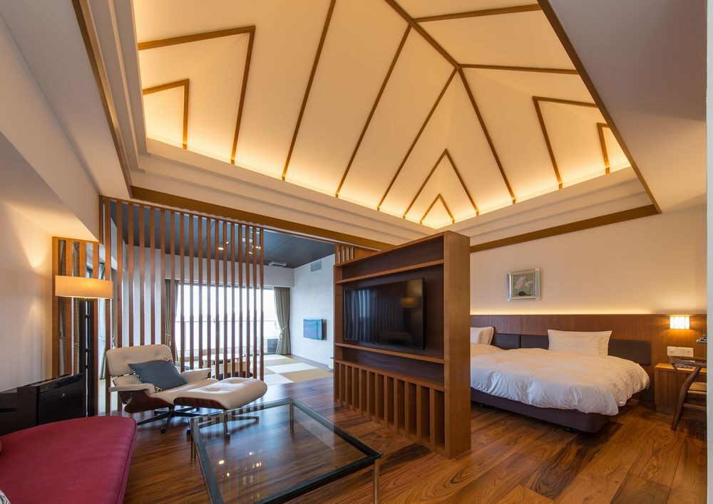 5. 水平線に昇る朝日を2人で眺める「ホテル風の海」3995602