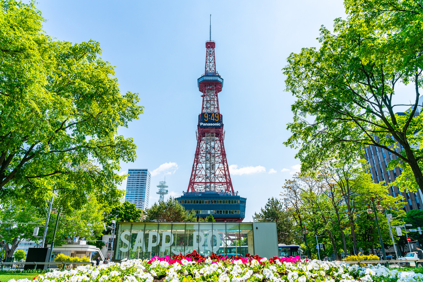 【北海道】大通公園にそびえ立つさっぽろテレビ塔