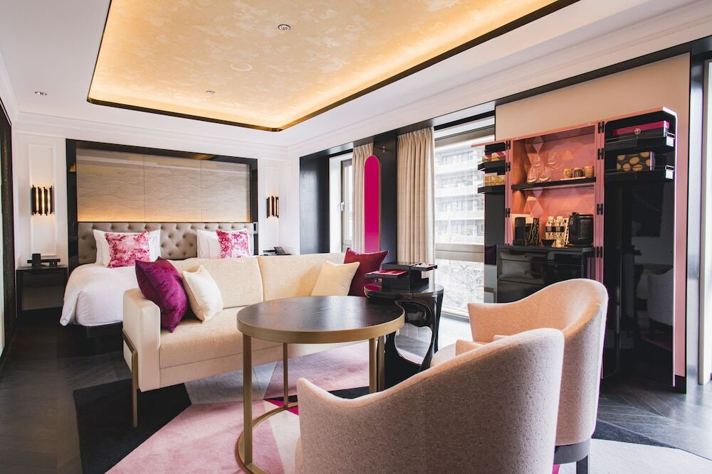 ピンクの客室でグルメバーのスイーツを堪能♡3626805