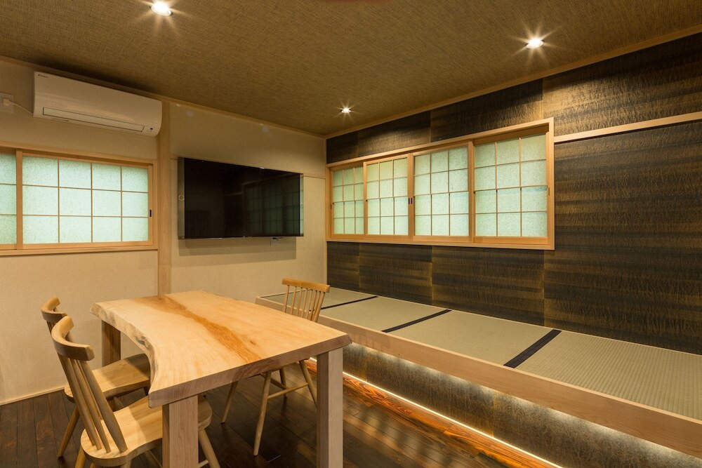 客室内のダイニングエリア