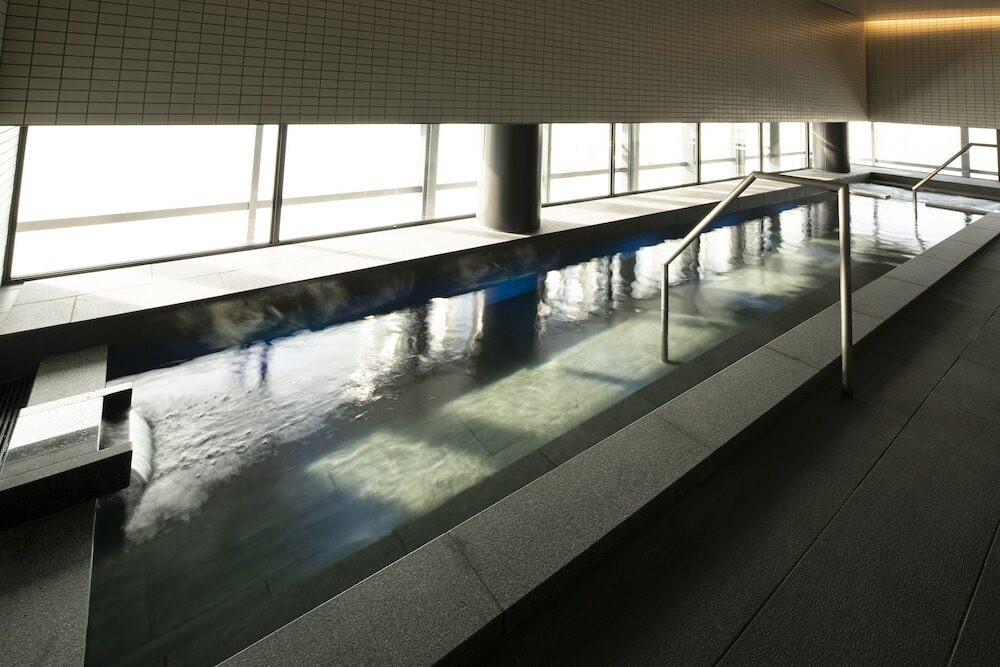 朝活から夜食まで。一日中くつろげるラウンジが心地よい3421942