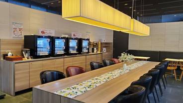 ロビーラウンジ / 11