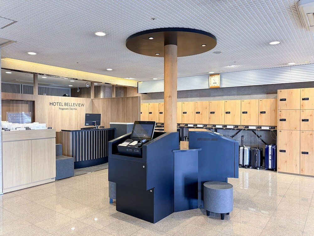 チェックイン / チェックアウト キオスク