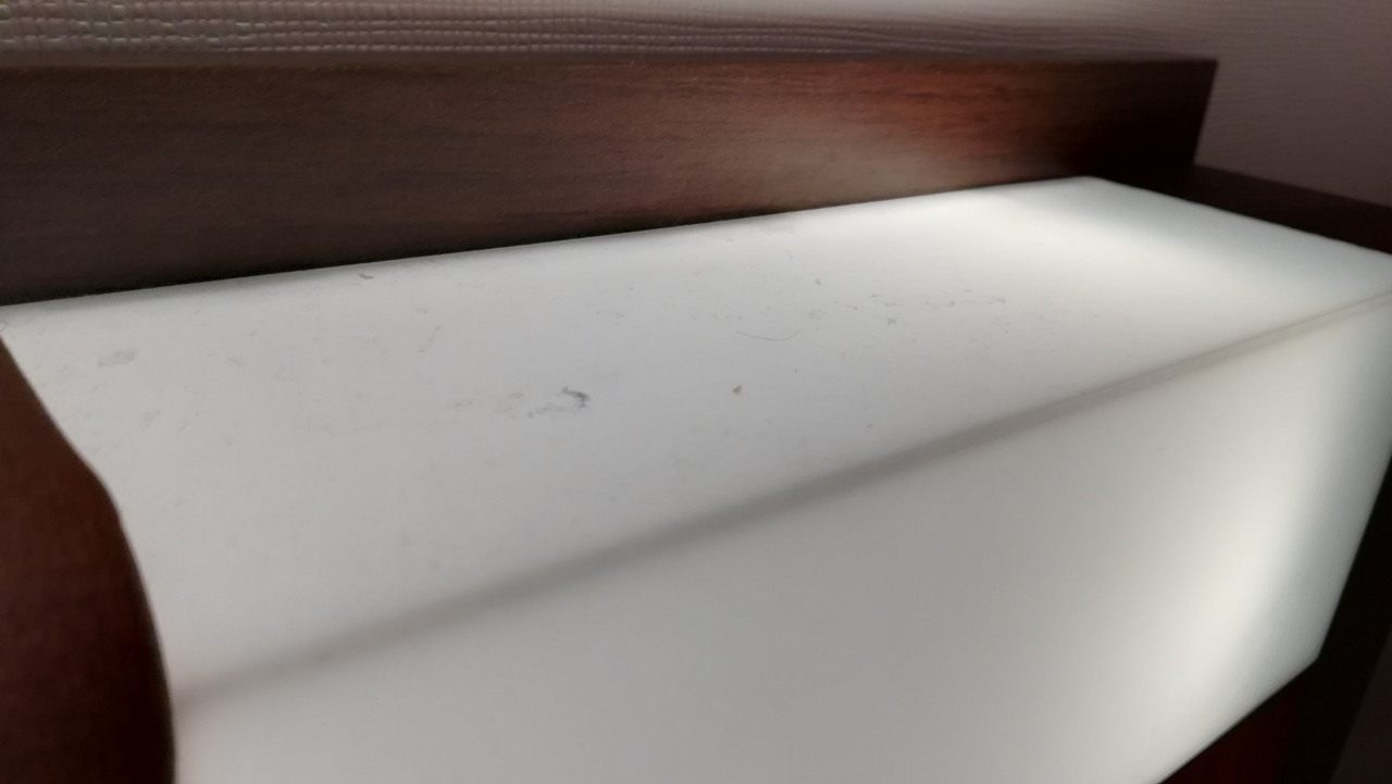 よく見るとホコリが…清掃行き届いてるか?