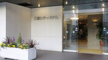 施設の入り口 / 8