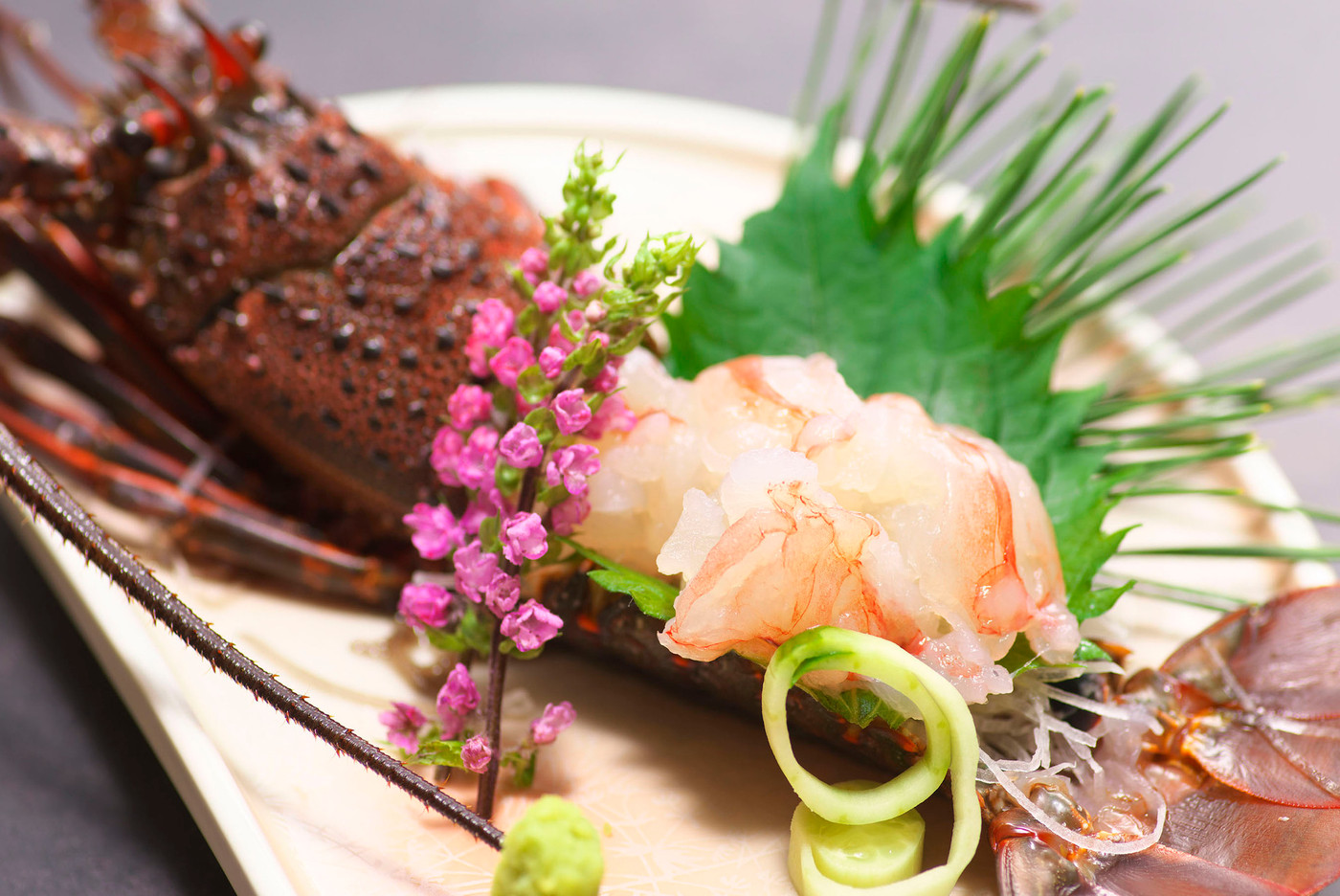 食事も個室でずっと彼氏と2人きり3404012