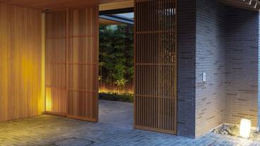 施設の入り口 / 24