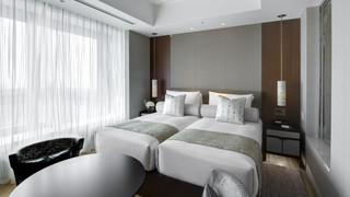 デラックス スタジオ シングルベッド 2 台