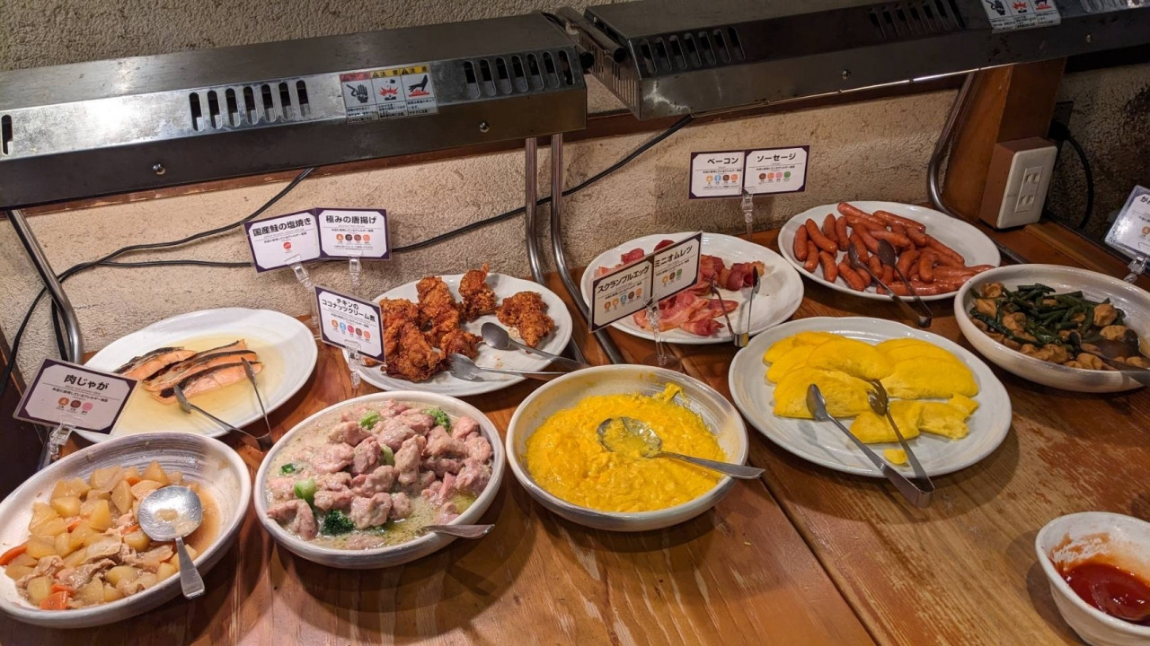 和朝食ビュッフェ、種類豊富でした