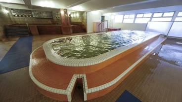 屋内スパ浴槽 / 6