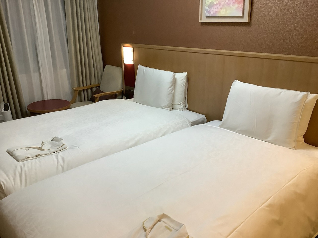 ツインだがベッドを並べただけで狭い部屋