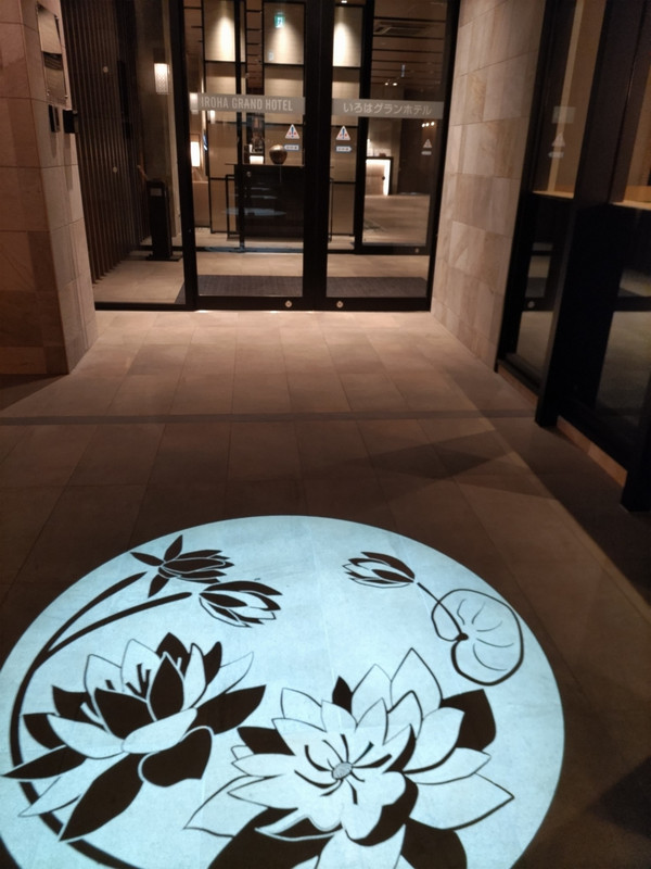 入口の影絵がきれい