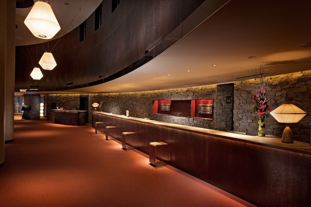 暖かな印象のロビー