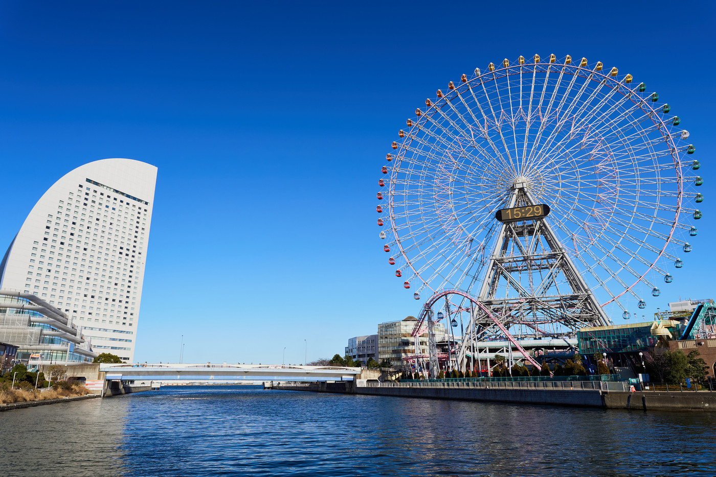 横浜　みなとみらいと運河