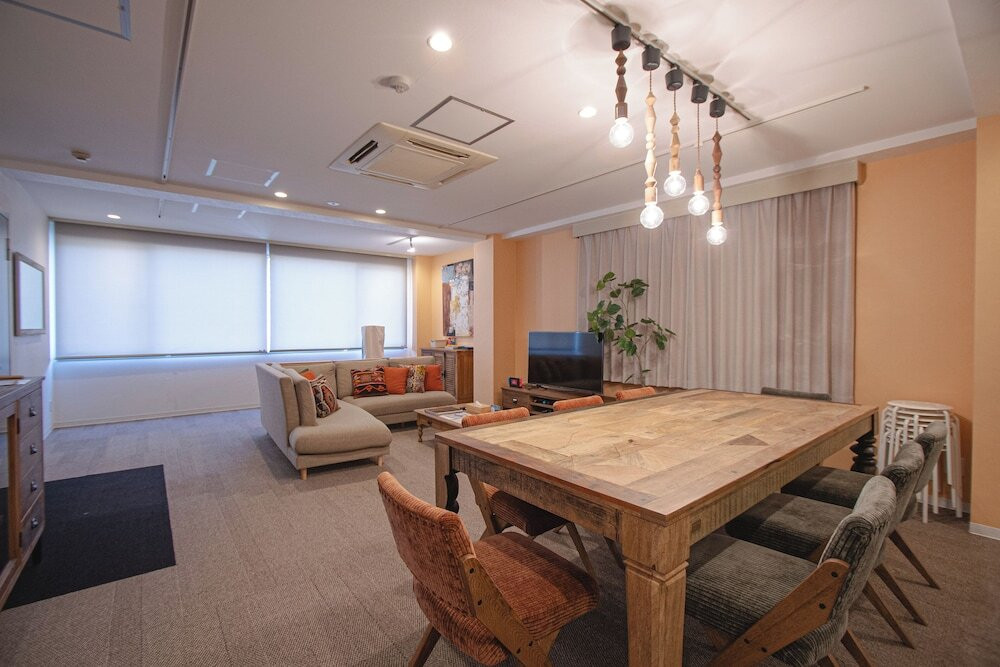 客室内のダイニングエリア