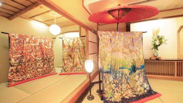 ロビーに飾られている着物 / 4