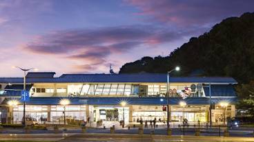 夜のJR尾道駅 / 3