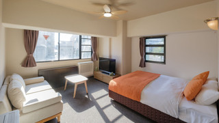 デラックスルーム　ダブルベッド1台クイーンベッド1台＆キッチン付　禁煙　清掃料金別　連泊時の清掃なし