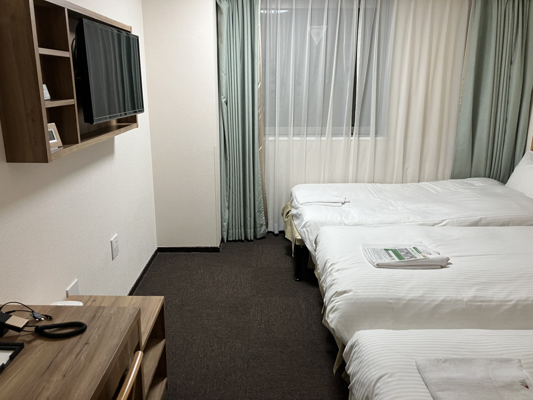 ツインだったがベッドが３台、部屋は広くはない