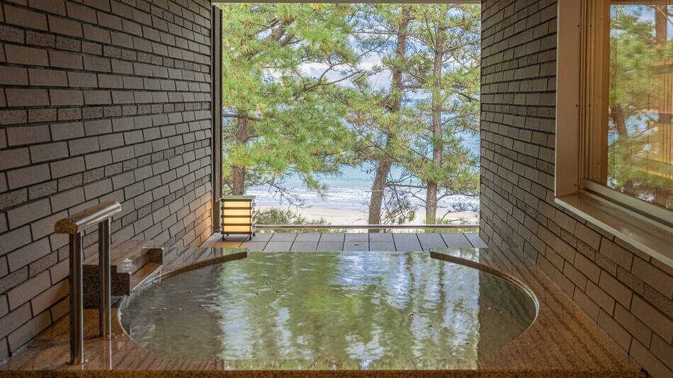 朝の光を浴びつつ
温泉で心地よい目覚め / 1