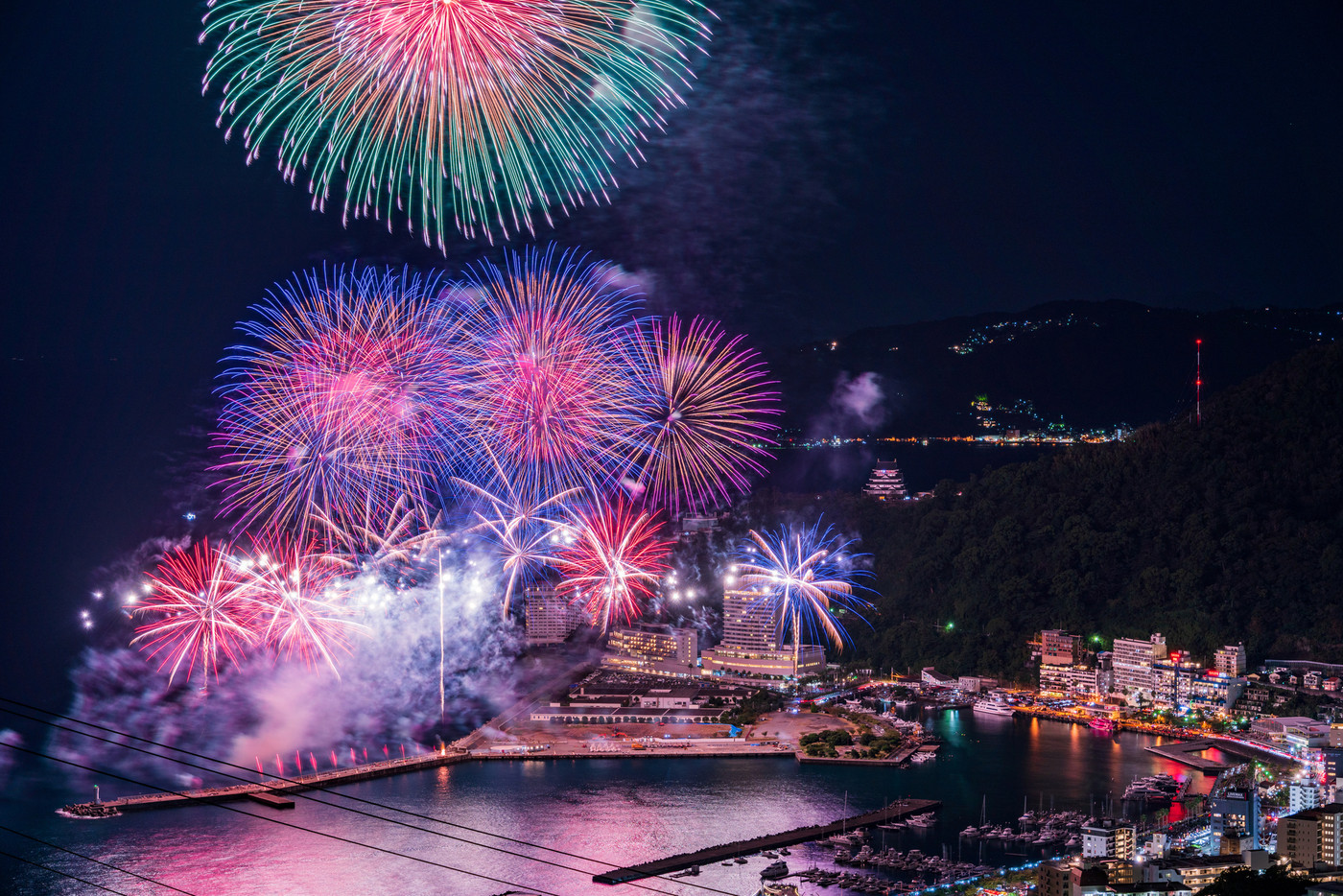 （静岡県）熱海100万ドルの夜景と海上花火大会　再開催