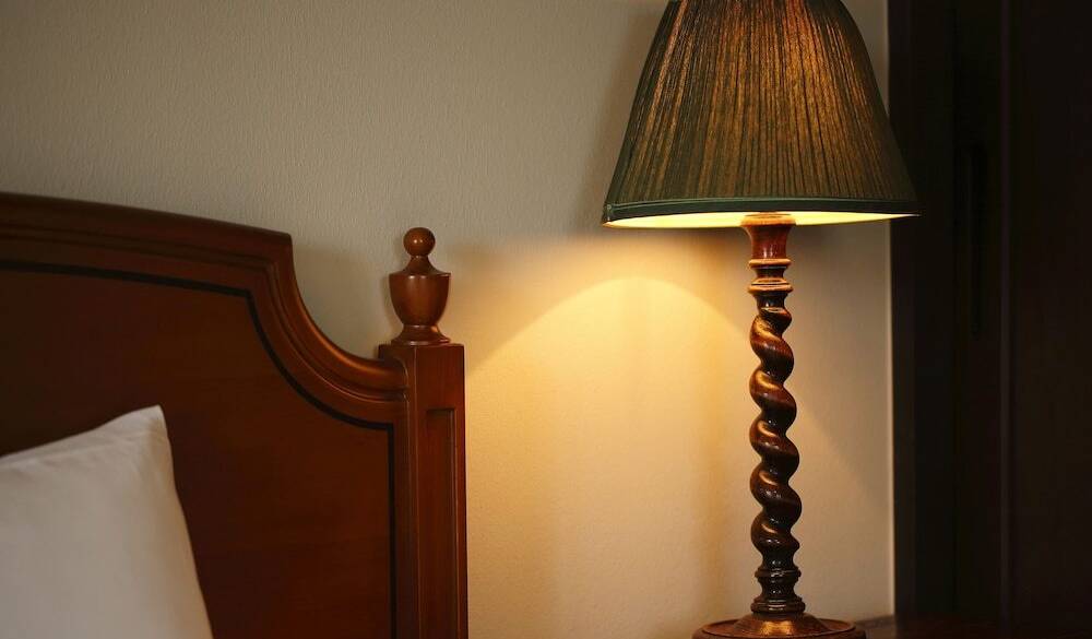 ベッドサイドのランプ / 4