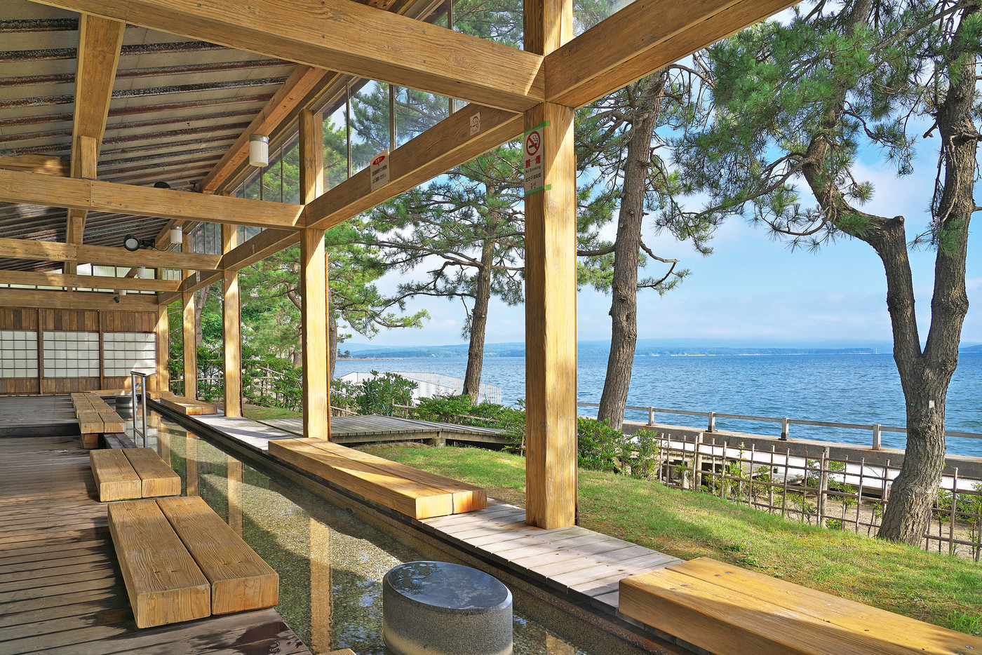 【和倉温泉 (湯っ足りパーク足湯)】 石川県七尾市和倉町