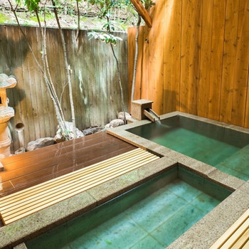 山間の里に湧く下賀茂温泉、源泉かけ流しと料理自慢の隠れ宿4271333