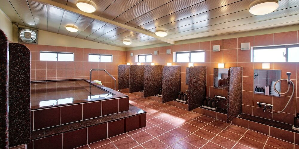 県内ではめずらしい、大浴場完備のホテルで疲れを癒す3434058