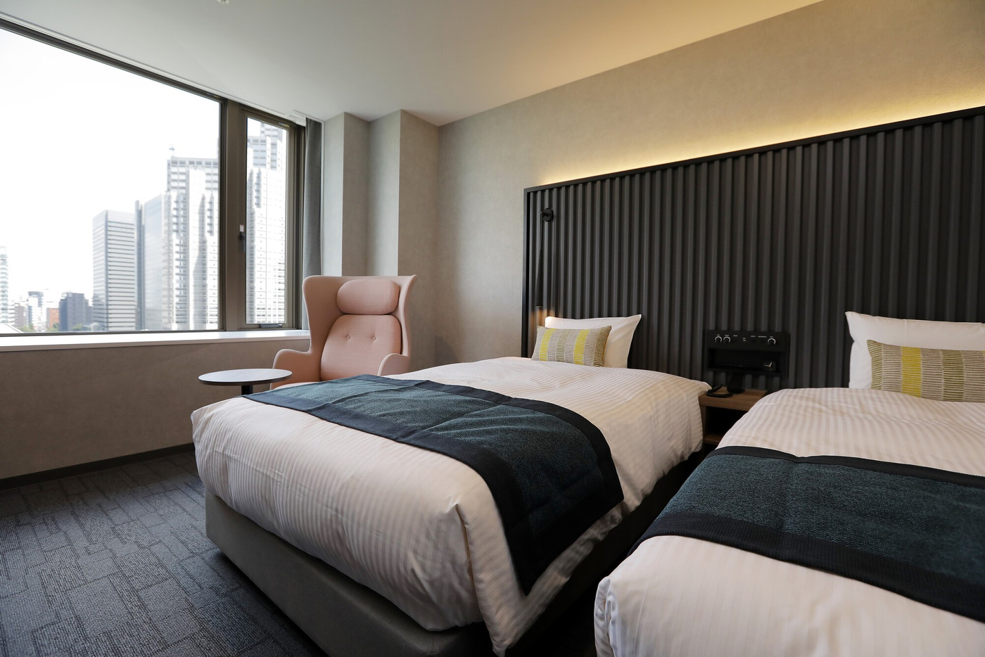 地域の暮らしに溶け込む、おしゃれなライフスタイルホテル4242619