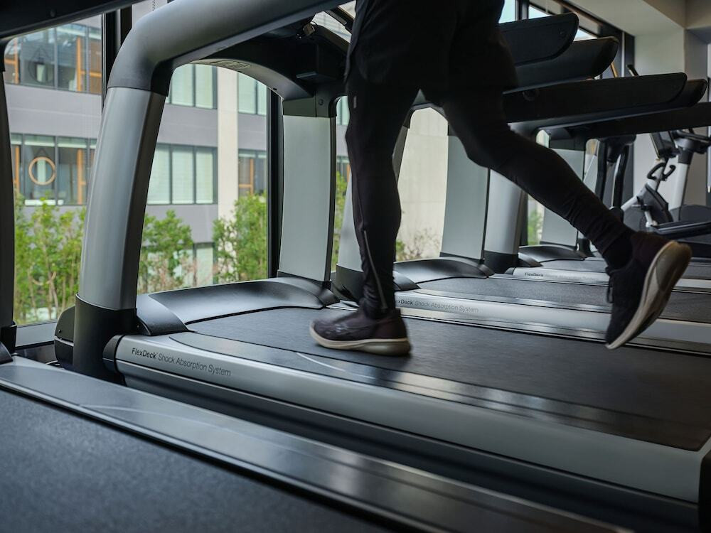 4.解放感のあるジムでたっぷり汗を流そう3708012