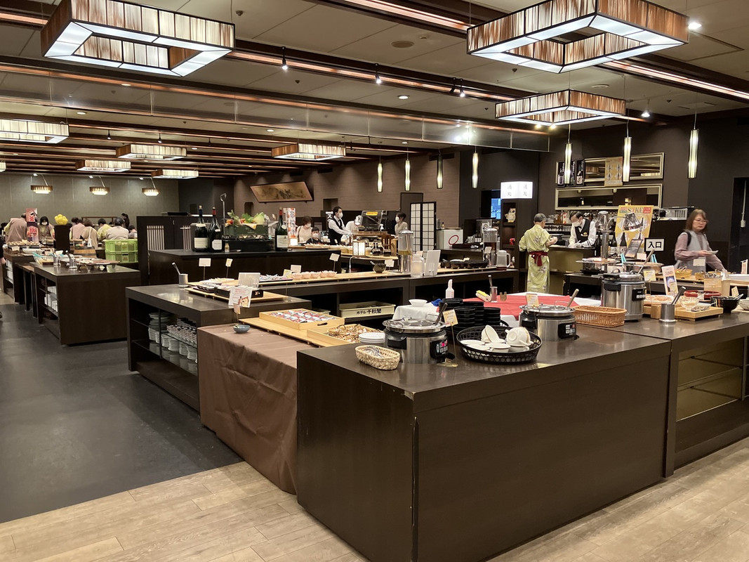 食事はバイキング