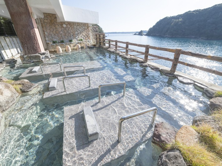 開放感たっぷりの天然温泉も楽しんで4265122