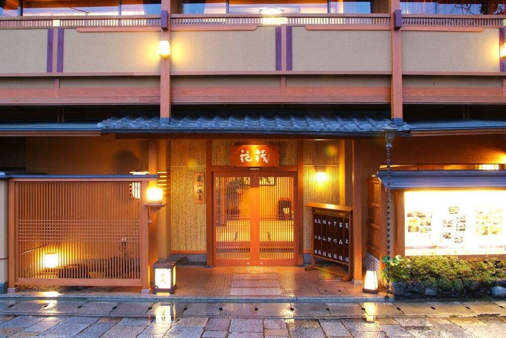 渡月橋のたもとでしっとりと過ごす4238443