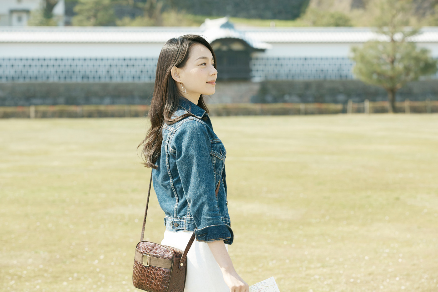 一人旅をする女性