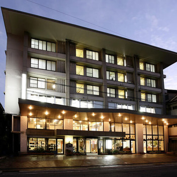 七色に変化する一期一会の温泉をゆっくりと満喫4089547