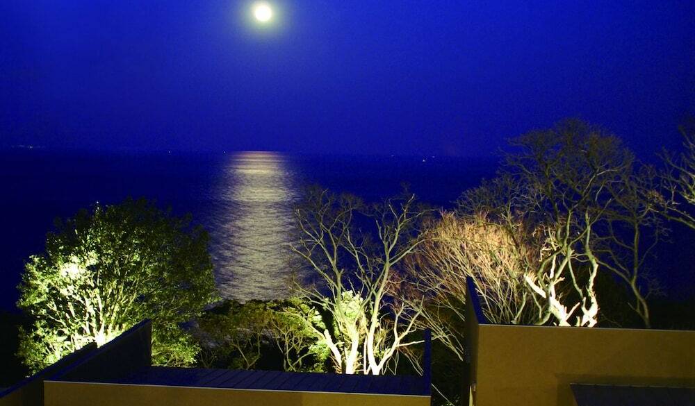 ムーンロードを眺めて
ロマンチックな夜を / 2