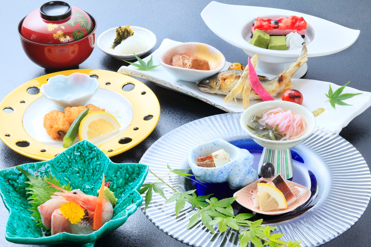 和モダンで愉しむ西伊豆ダイニング 西伊豆 今宵（ワモダンデタノシムニシイズダイニング ニシイズ コヨイ） / 2