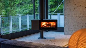 ラウンジの暖炉 / 2