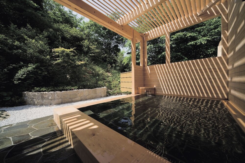 露天風呂付き客室で、家族でのんびりおこもり4004054