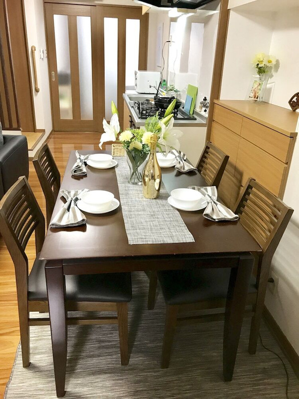 客室内のダイニングエリア