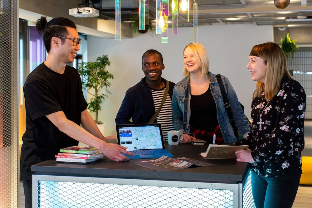 コンシェルジュ デスク