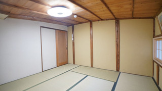 (203室) 2階 4人部屋 (個室, 共用トイレ, シャワー付)