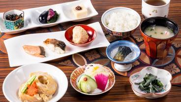 朝食一例／和食の盛り付け / 2