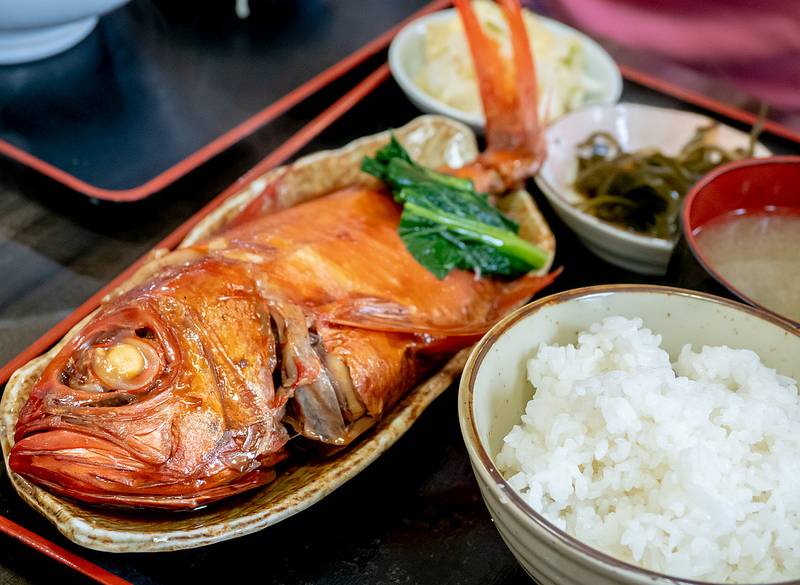 「まるよ 西条店」で
新鮮な海鮮丼ランチ / 4