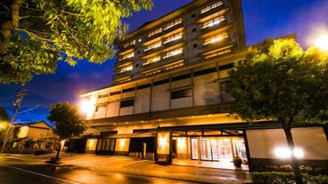 宝生亭 夜の外観 / 2