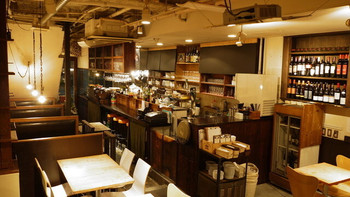 「チキンレッグ 阿佐ヶ谷店」内観 945706 広い店内