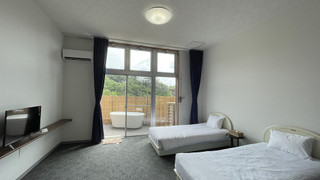 洋室 10畳 シャワーあり