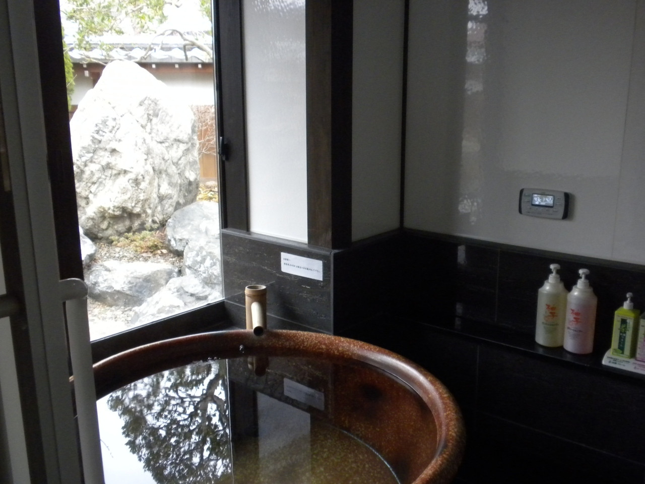 歴史ある農家屋敷で、五右衛門風呂や囲炉裏料理を体験4003581