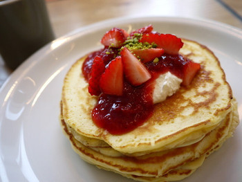 「ジェイエス フーディーズ エスパル仙台」料理 1172109 ストロベリーカスタードパンケーキ